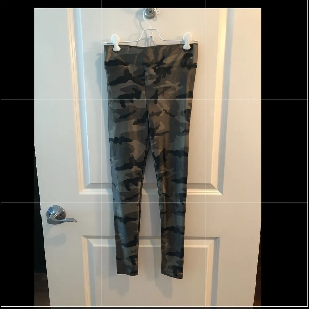 Koral Lustrous High Rise Leggings In Camo Size S